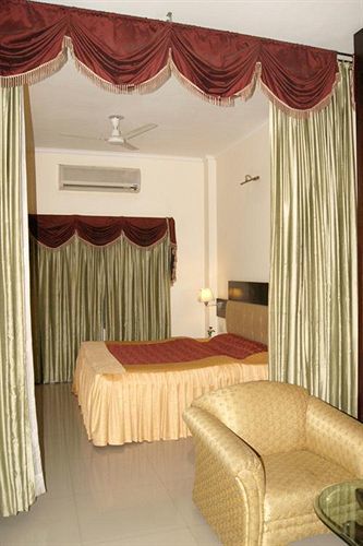 ורנאסי Hotel New Temples Town מראה חיצוני תמונה